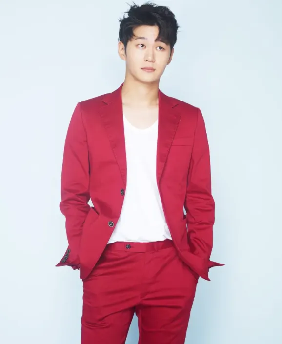 อีฮักจู นักแสดง หนุ่ม SM